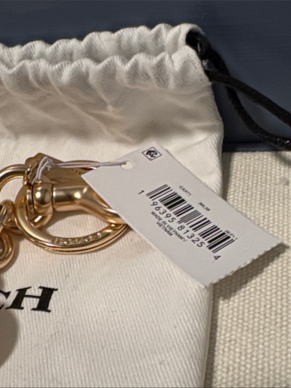 COACH NWT Gold Heart Multicolored Bag Charm Key Chain - Picture 4 of 5